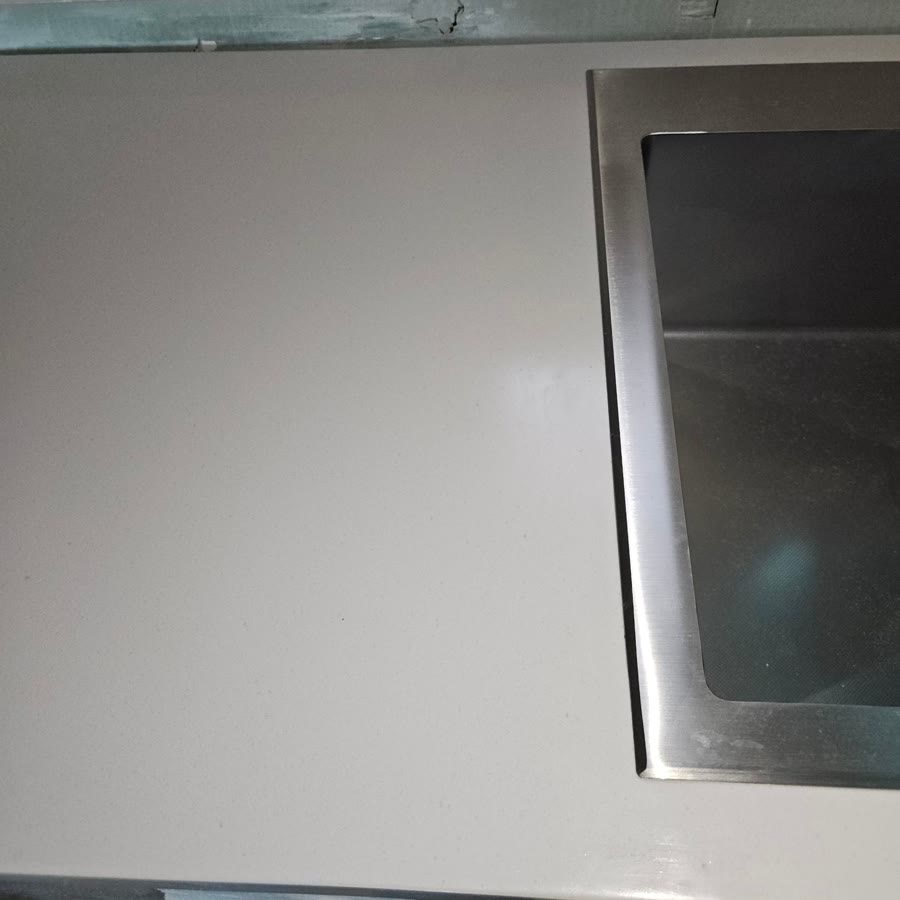접합 후 연마를 마친 상판과 싱크볼 자리